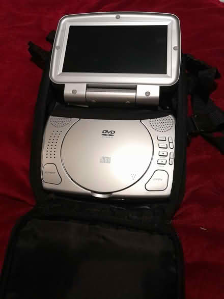 Photo of free DVD player for car head rest (Warden Hill GL51) #1