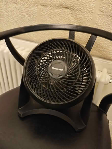Photo of free Small electric fan, broken hinge, three speeds (Clifton BS8) #1