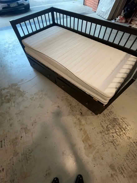 Photo of free Day Bed (Hazelwood Park) #4