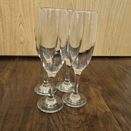 Photo of free 4 x Champagne Flutes (Garden City OX5) #1
