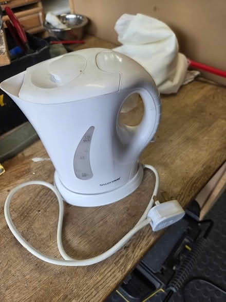 Photo of free Small kettle (Heatherside GU15) #1