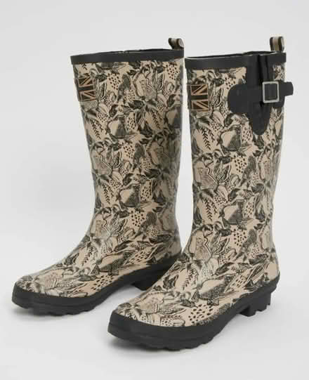 Photo of free pair leopard Wellington boots size 4- excellent condition (Hoddesdon EN11) #1