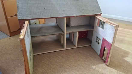 Photo of free 1960's Dolls' House and furnishings (West Worthing BN13) #1