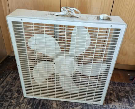 Photo of free Electric fan (Shoreline near 185th) #1