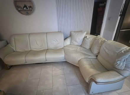 Photo of free Cream real leather corner sofa (RM3 9UP) #4