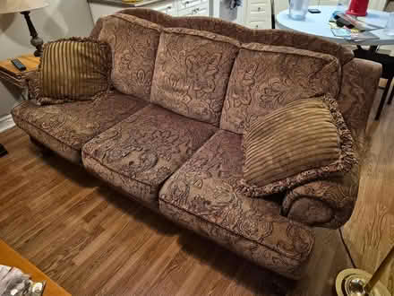 Photo of free couch (North side of Barrie) #1