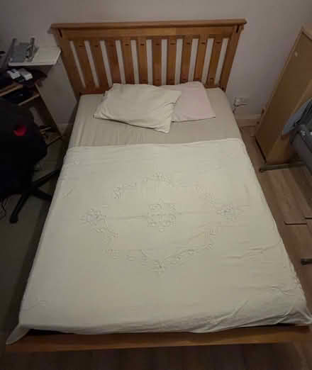Photo of free Double bed with mattress+pillows (Plaistow E13) #1