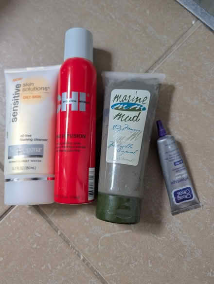 Photo of free Random bathroom things (downtown sunnyvale) #1