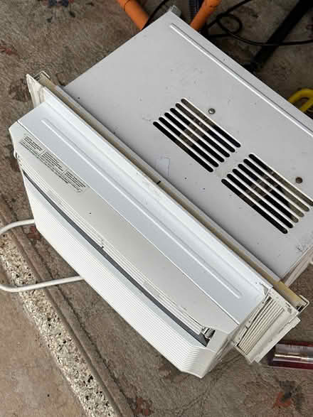 Photo of free AC Window Unit (Maple Lawn) #1