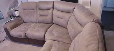 Photo of free Corner sofa, dbl electric recliner (New Farnley, Leeds LS12) #4