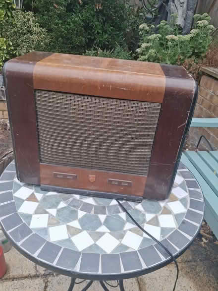 Photo of free Vintage valve radio (Eaton Bray LU6) #1