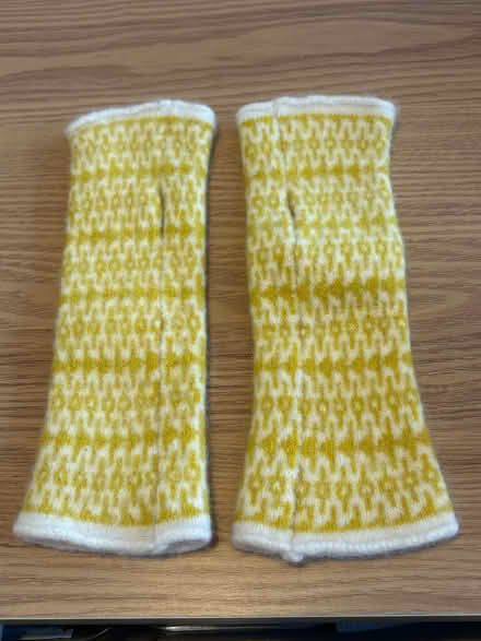 Photo of free Children’s fingerless gloves / wrist warmers (New Eltham SE9) #1