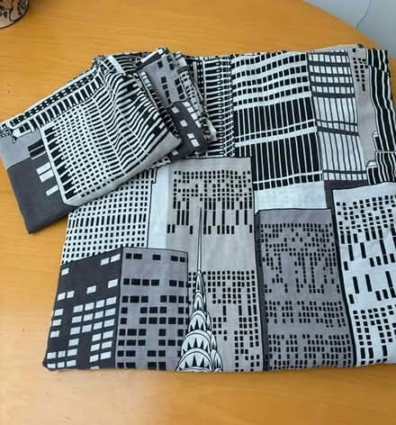 Photo of free Double duvet cover and matching pillow cases (New Malden KT3) #1