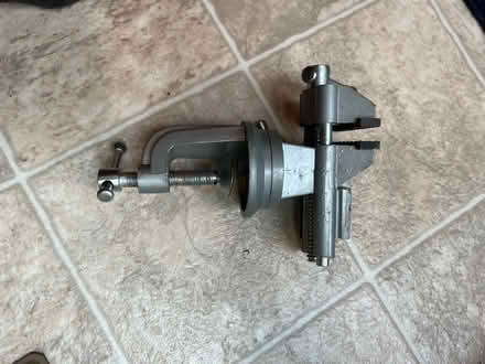 Photo of free 2 1/2” table vise (Davidsonville) #4