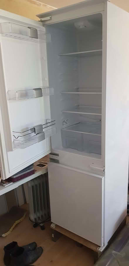 Photo of free Fully functional built in fridge freezer (Top Amersham HP6) #2