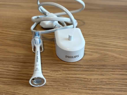 Photo of free New Phillips Sonicare Toothbrush head & charger (New Eltham SE9) #2
