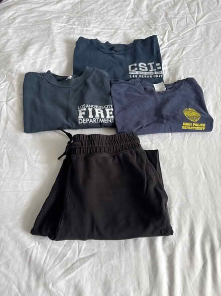 Photo of free T-shirts x3 & jogging bottoms (Beckenham BR3) #1
