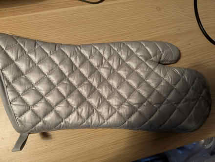 Photo of free Oven glove (Cromford DE4) #1