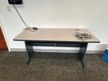 Photo of free desks & free items (Metro Parkway, Fort Myers) #4