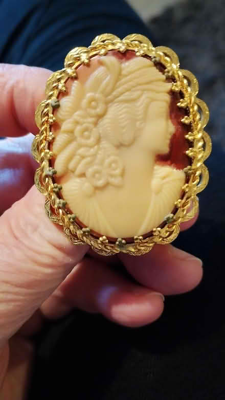 Photo of free Cameo brooch (Chesser EH14) #1
