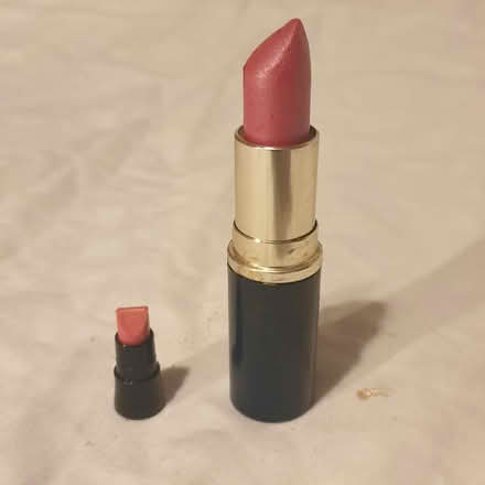 Photo of free Max Factor Lipstick & tiny sampler (Central IP1) #1