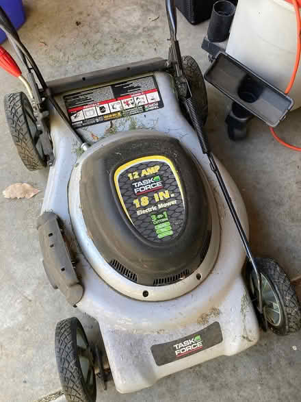 Photo of free 12 amp electric lawnmower (Milpitas off of Piedmont Road) #1