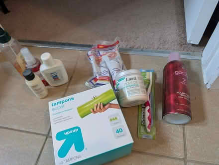 Photo of free Random bathroom things (downtown sunnyvale) #2