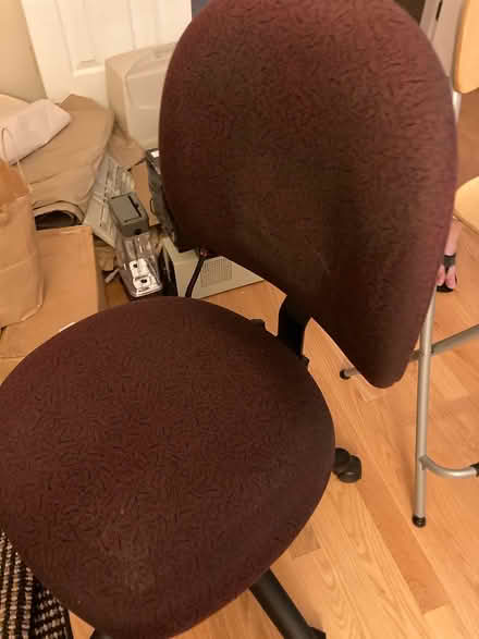 Photo of free Burgundy office chair, xlnt cond (Milpitas off of Piedmont Road) #1