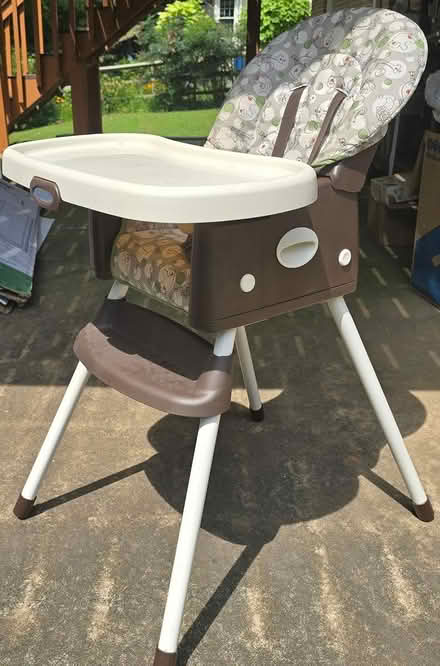 Photo of free Baby high chair with foot rest (North West Vienna) #1