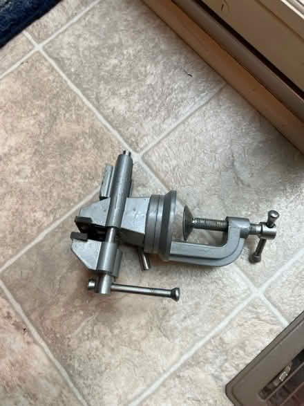 Photo of free 2 1/2” table vise (Davidsonville) #3