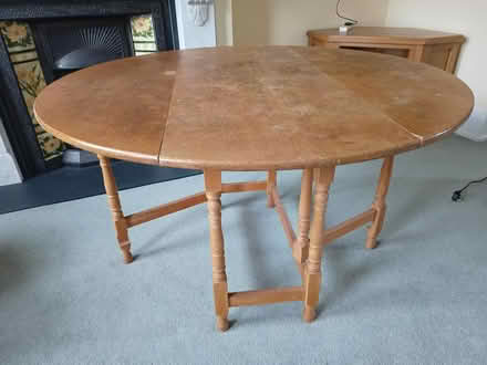 Photo of free Round drop leaf table (Wellingborough NN8 5) #1