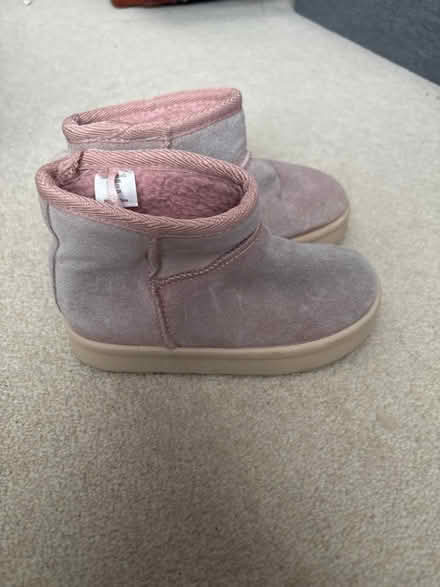 Photo of free Girls Ugg style boots size small girls 8 (Knaphill GU21) #2