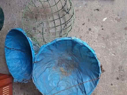Photo of free 4 hanging baskets (Wellesbourne CV35) #2