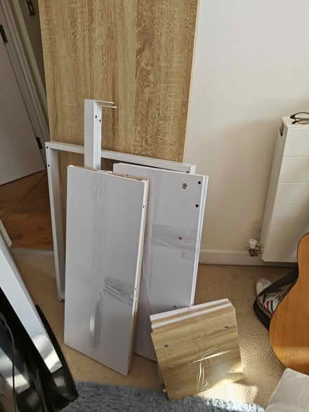 Photo of free Desk (E14 6DQ) #1