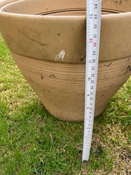 Photo of free Plastic flower pots (Beetley NR20) #2