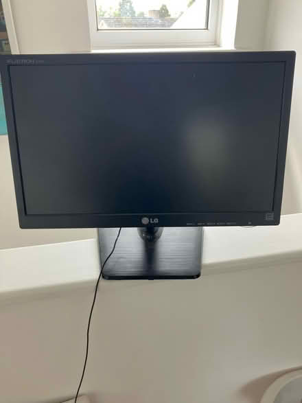 Photo of free LG Monitor 19inch screen (Minchinhampton GL6) #1