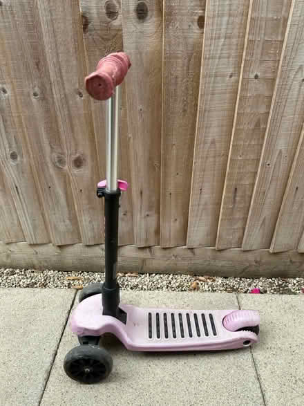 Photo of free Girls scooter (Ladygrove) #1