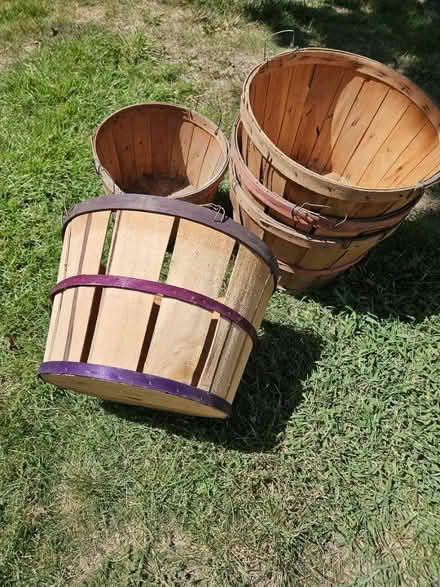 Photo of free 4 Bushel Baskets & a 1/2 Bushel (63033, off N. New Florissant) #1