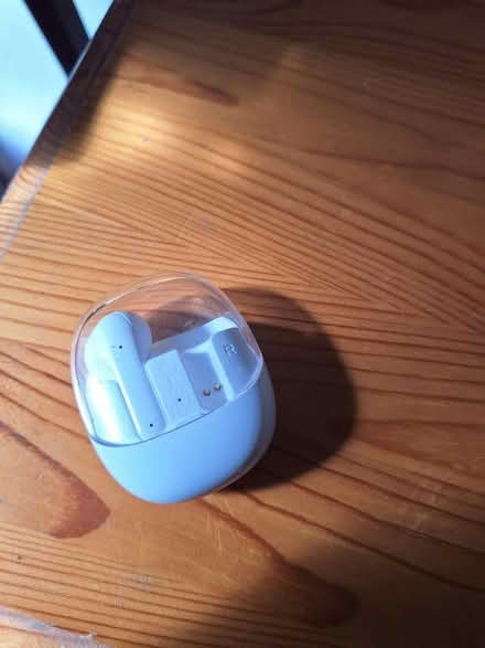 Photo of free Primark Earbuds (Ashgrove Road IG3) #1