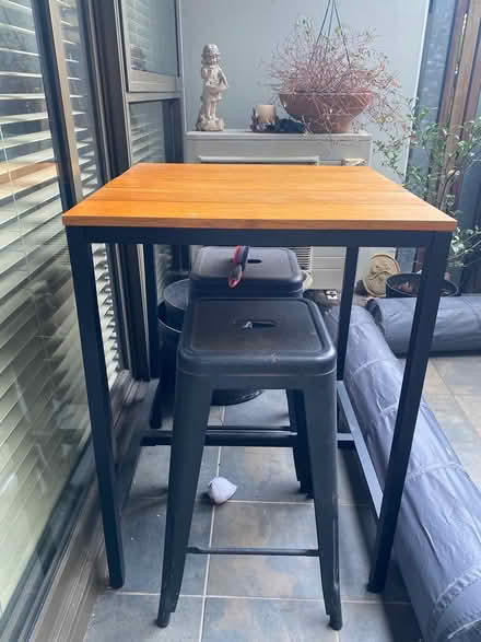 Photo of free Outdoor setting (Brunswick & Johnston street) #1