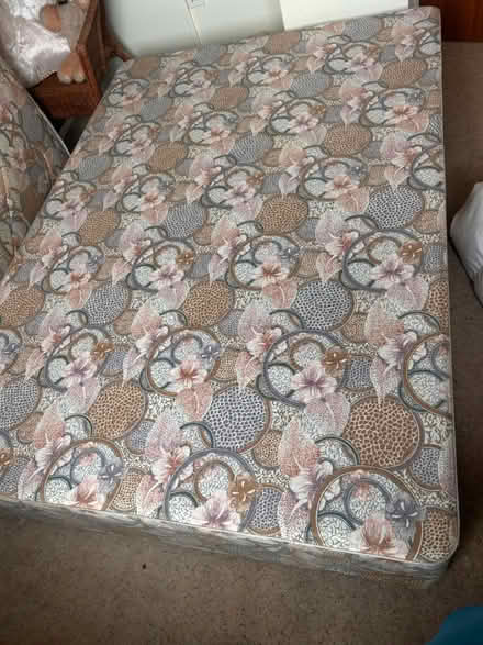 Photo of free Double bed (Ng9 6hp) #1