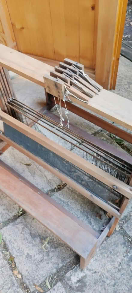 Photo of free 4 shaft table loom (Aldershot GU11) #3