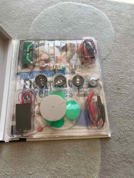 Photo of free Age 8+ electronic kit (Pagham PO21) #2