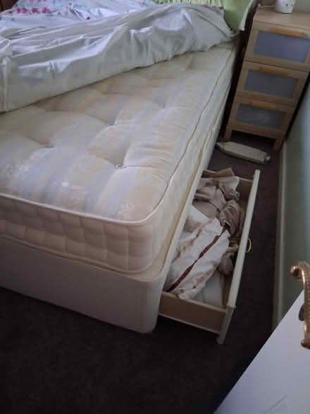 Photo of free Divan bed, with or without mattress (Pendeford Wolverhampton WV9) #2