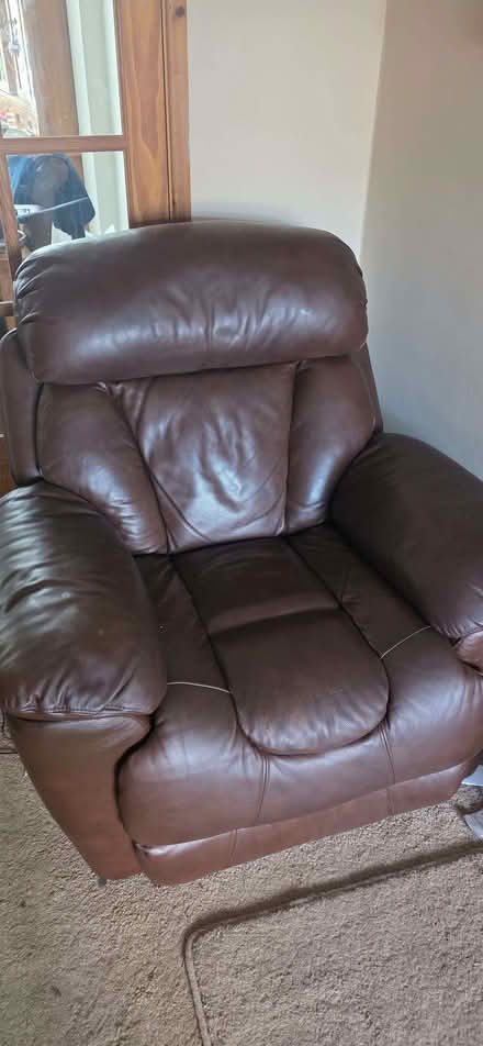 Photo of free Leather recliner sofa / armchair (Benfleet SS7) #1