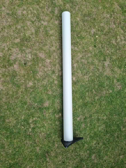 Photo of free IKEA ADILS table leg in white. IKEA (Cogges OX28) #2