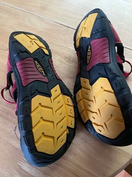 Photo of free Keen sandals (Kendal LA9) #2