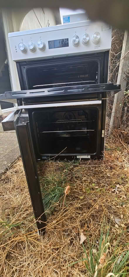 Photo of free electric double oven (Clipstone LU7) #2
