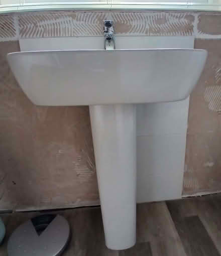 Photo of free White pedestal basin with tap (Ewloe CH5) #2