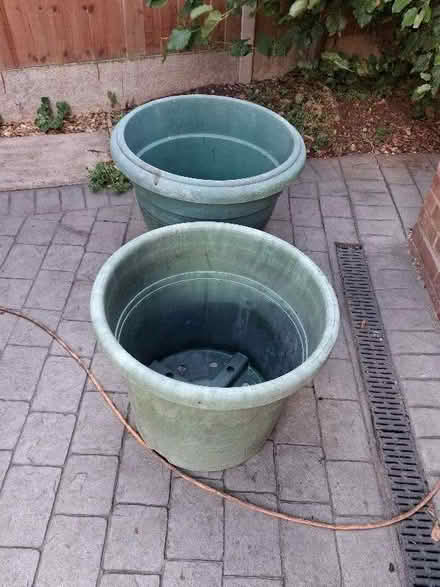 Photo of free 2 very large plant pota (Wellesbourne CV35) #1
